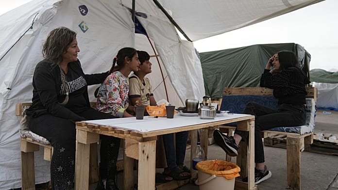 Libanoni családok ismét menekülnek az izraeli figyelmeztetések közepette