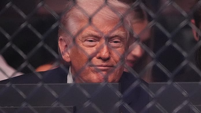 Donald Trump teljesen le akarja zárni a Hormuzi-szorost