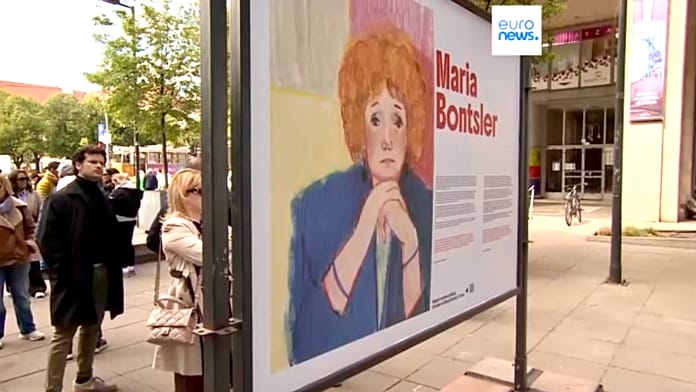 A Putyin-rezsimmel szembeszegülő, meghurcolt nők képei a budapesti Madách téren