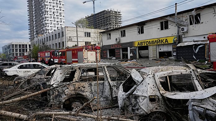 Ukrajna: orosz légicsapások érik Kijev Podilszkij kerületét
