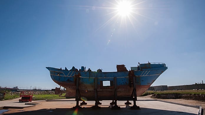Felborult egy migránshajó a Földközi-tengeren, akár hetvenen is meghalhattak