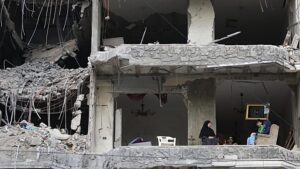 Izraeli légitámadások nyolc ember életét követelték Dél-Libanonban, köztük három mentőmunkásét