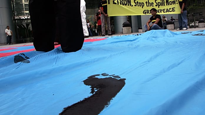 Greenpeace tengerparti tiltakozást tart a fosszilis energia ellen a kolumbiai konferencián