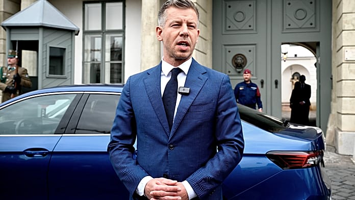 Magyar Péter: marad az üzemanyagoknál a védett ár az új kormány megalakulása után is