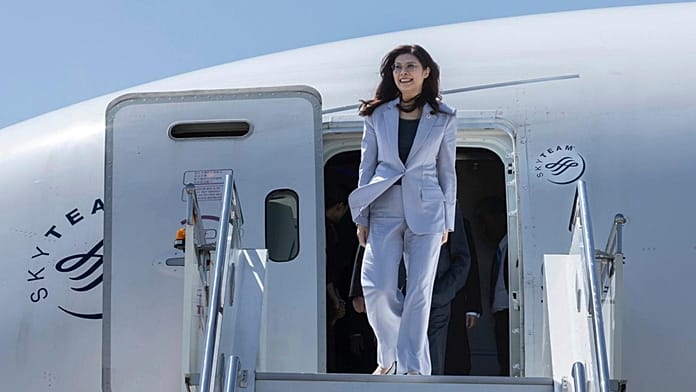 Rendhagyó úticél: a tajvani ellenzék vezetője a "béke érdekében" Kínába látogatott