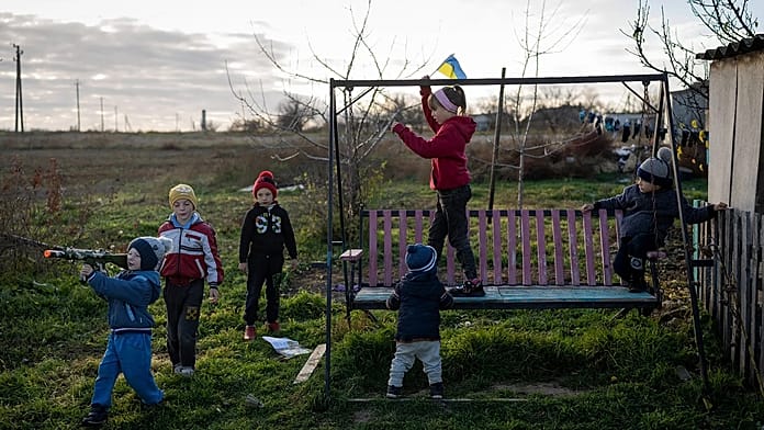 Dokumentált folyamat: 15 gyereket deportáltak az ukrajnai Herszonból Oroszországba