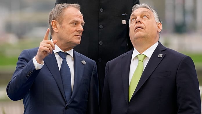 Donald Tusk szerint "lehetséges, hogy vasárnaptól Varsó lesz Budapesten"