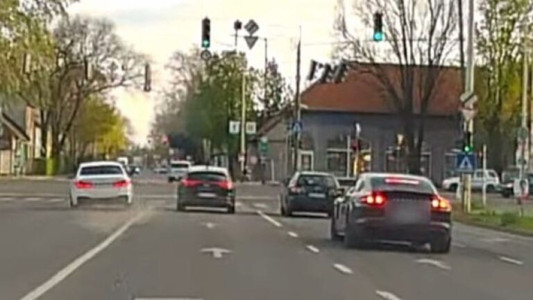 Így versenyeznek a sportautós ámokfutók a magyar utakon + videó