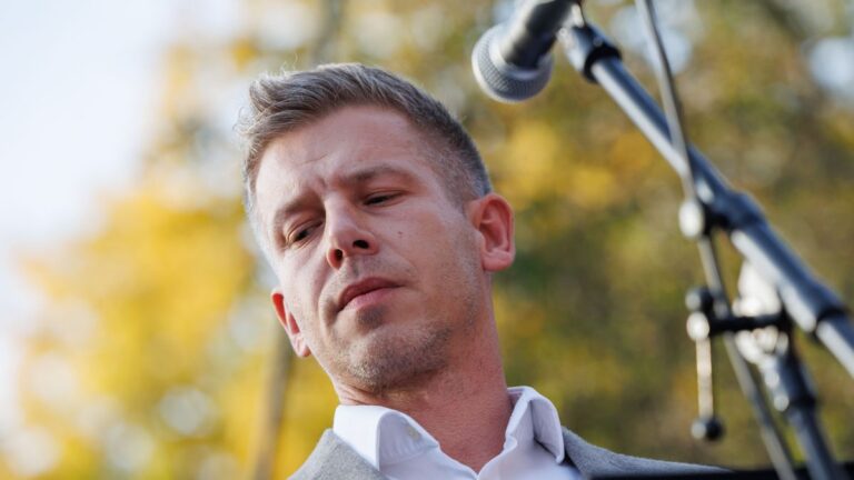 A buborékon kívül