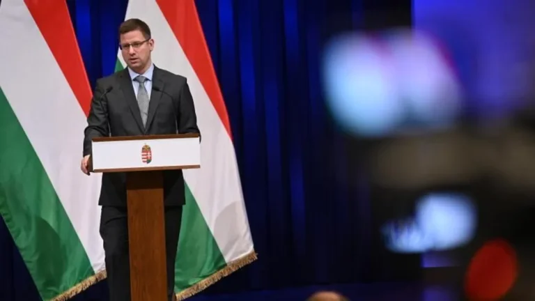 Gulyás Gergely: A kormány mindent megtesz a védett üzemanyagár és a rezsicsökkenés megvédése érdekében