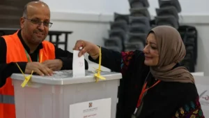 Sorsdöntő választás a háború árnyékában: szavaznak a palesztinok Gázában és Ciszjordániában + videó