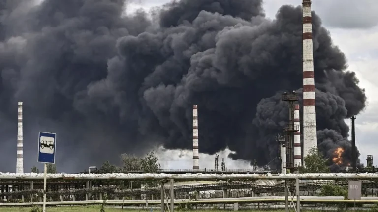 Ukrán drónok miatt lángokban áll a tuapszei orosz olajfinomító – a hónapban már harmadszor