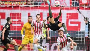 A Bayern München ennél drámaibb módon aligha lehetett volna százas