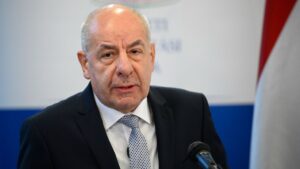 Szimpátiatüntetést szerveznek az állami intézményvezetők mellett