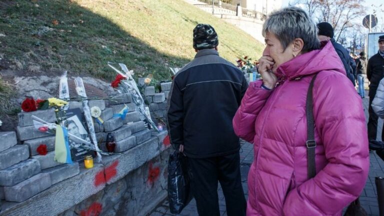 A háború miatt kettétört életek történetei tárulnak elénk határtól nem messze