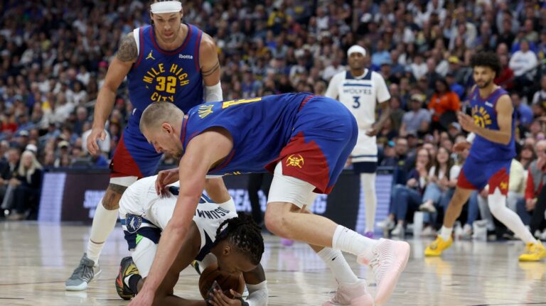 Jokics elvesztette a fejét, csapata rangadót bukott az NBA-rájátszásában