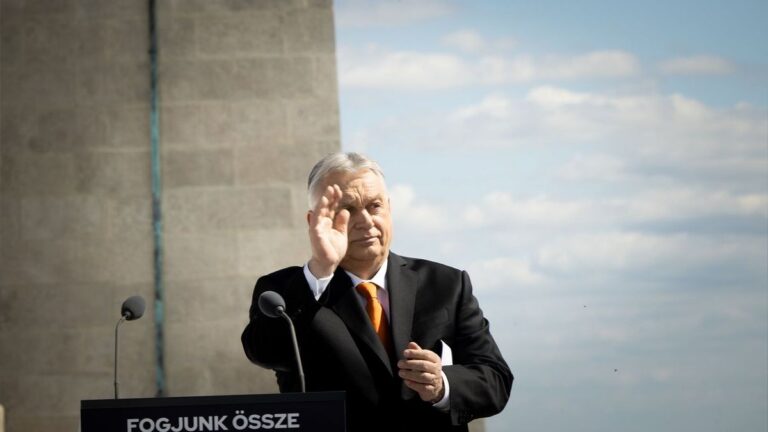 Gulyás Gergely: Orbán Viktor személye a garancia a rezsicsökkentésre és a békepolitikára