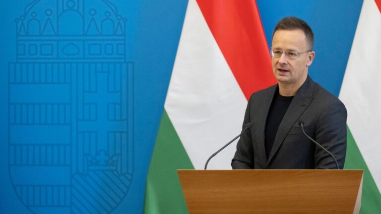 Szijjártó Péter: Az amerikai kormány a teljes gazdasági erejével és hatalmával készen áll arra, hogy Orbán Viktort támogassa + videó