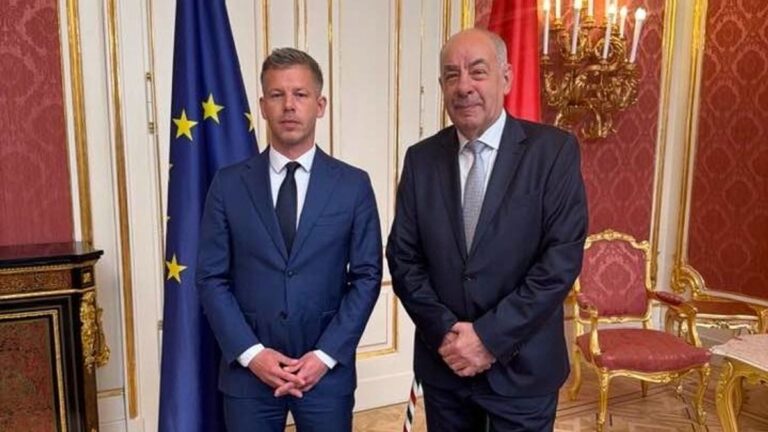 A jogállam szétverése árán, de eltávolíthat idő előtt egyes közjogi méltóságokat, fontos állami szereplőket Magyar Péter