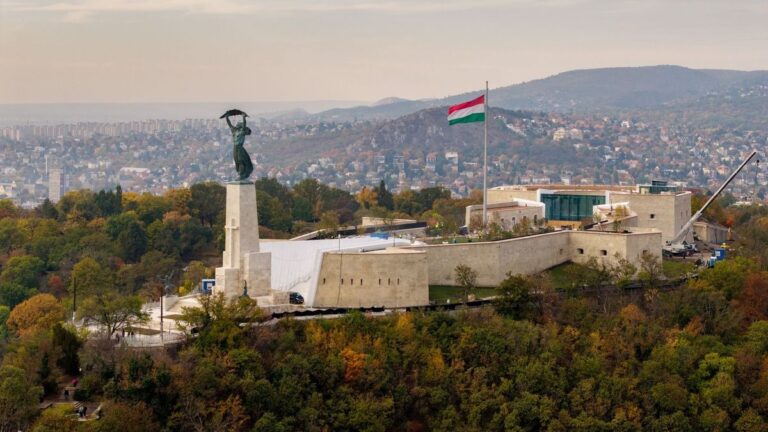 Egykor félelmetes erődként uralta a várost, ma már nem szétválaszt, hanem összeköt a megújult Citadella + videó