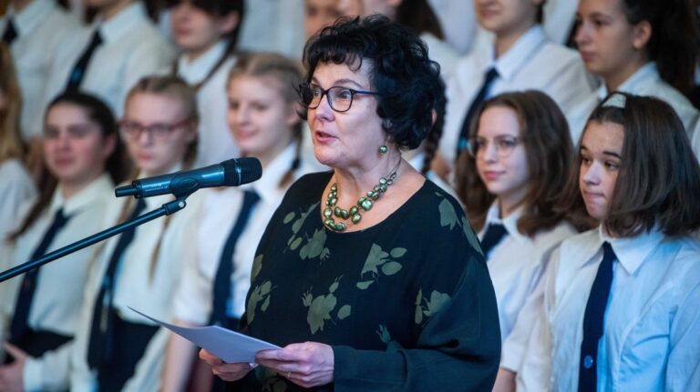 A szerzetesrendi iskolák és Rubovszky Rita mellett állt ki a SZITA