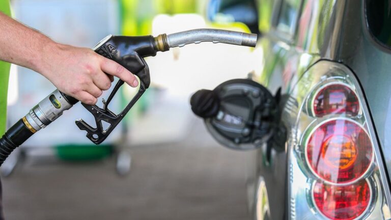 Újfajta benzin jelenhet meg a kutakon, de kérdés, hogy jó-e a régi autókba