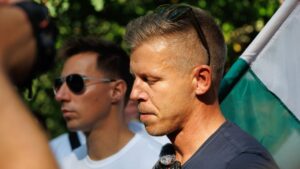 Új videó került elő Magyar Péter ötkertes botrányos randalírozásáról, Radnai Márk grimasza mindent visz + videó