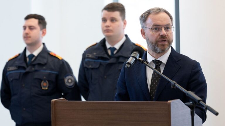 Orbán Balázs: A vezetéket meg kell védeni!