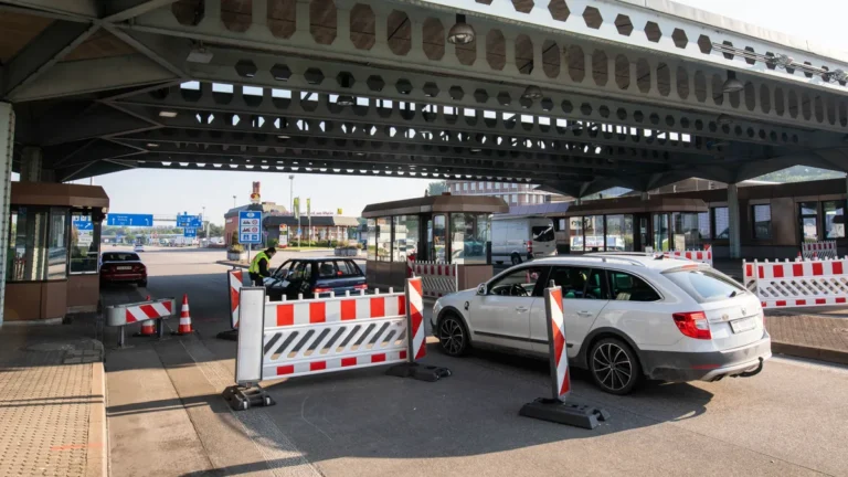 Súlyos csapás jöhet az autósokra: fizetős lehet az egyik nyugat-európai országon való áthaladás