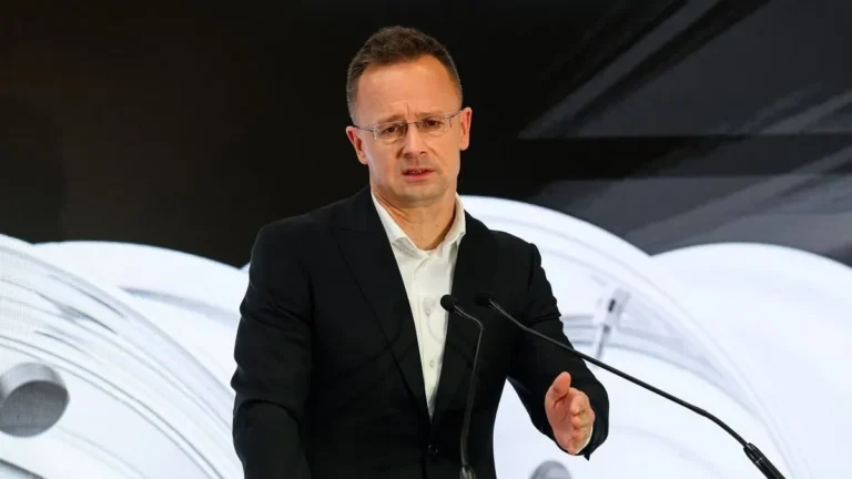 Szijjártó Péter visszautasította a cseh köztársasági elnök bírálatát – videó