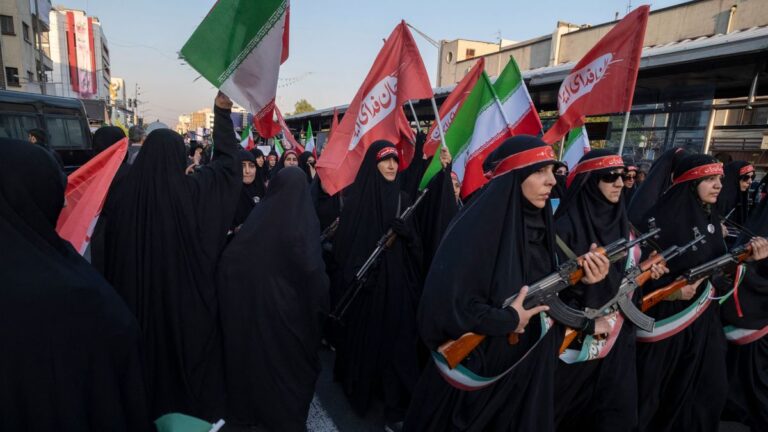 Irán nem mondd le a Hormuzi-szoros ellenőrzéséről