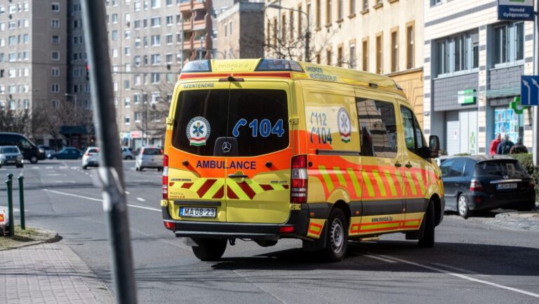 Percekre megállítottak egy mentőt az amerikai alelnök konvoja miatt Budapesten