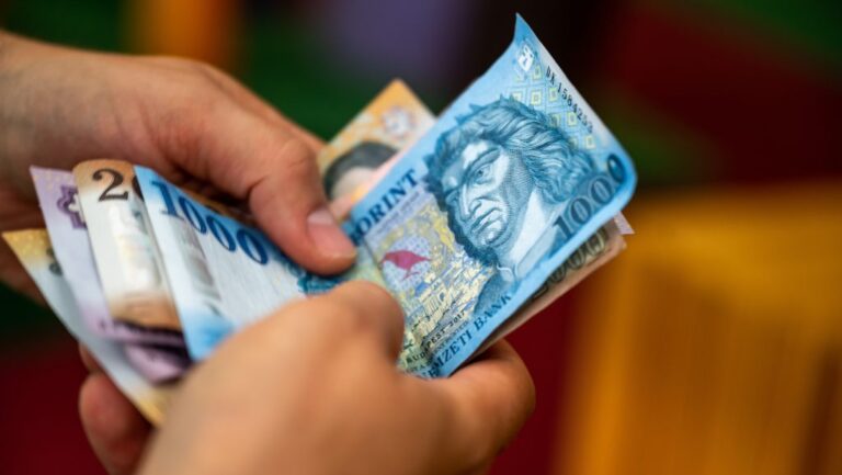 Ugrásszerűen erősödött a forint szerda reggelre