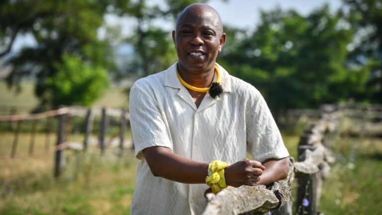 Fekete Pákónak esze ágában sincs feleségül venni párját, akivel 10 éve együtt vannak