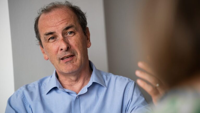 Leszerelteti az arcfelismerő rendszert a kórházakban Hegedűs Zsolt