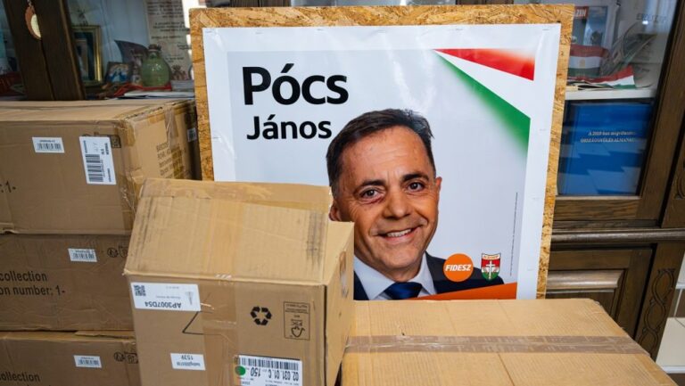 „13-án keressél magadnak egy másik országot, baszd meg” – mondta a közműárokba bemászó tiszás háziorvosnak Pócs János