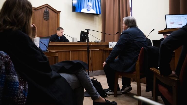 A 758 milliós hűtlen kezelés vádlottjai szerint ők a korábbi győri fideszes polgármester utasításait hajtották végre 