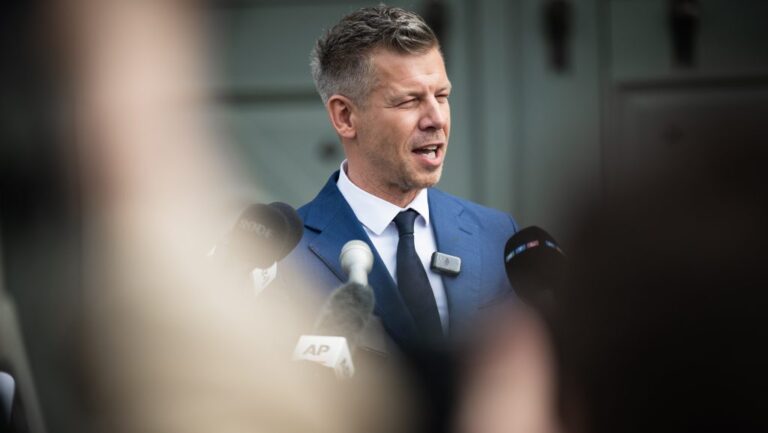 Magyar Péter egyeztetett a gimnáziumi igazgatókkal, de a miniszter személye nem került szóba