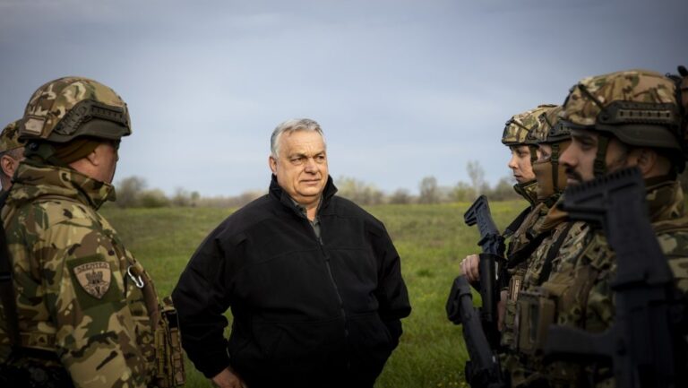 Magyar: Színvonaltalan színjáték, amit Orbán előad