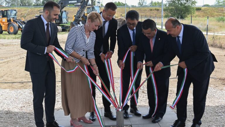 CNBC: Az Európai Parlamentig jutott az embertelen körülmények között dolgoztatott BYD-munkások ügye