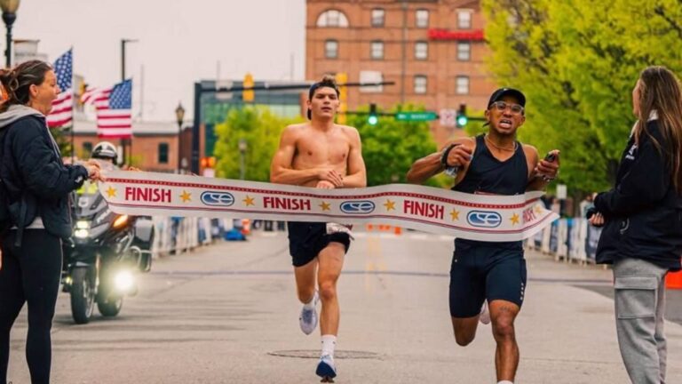 Addig ünnepelte magát a maratonfutó, amíg a célvonal előtt megelőzték