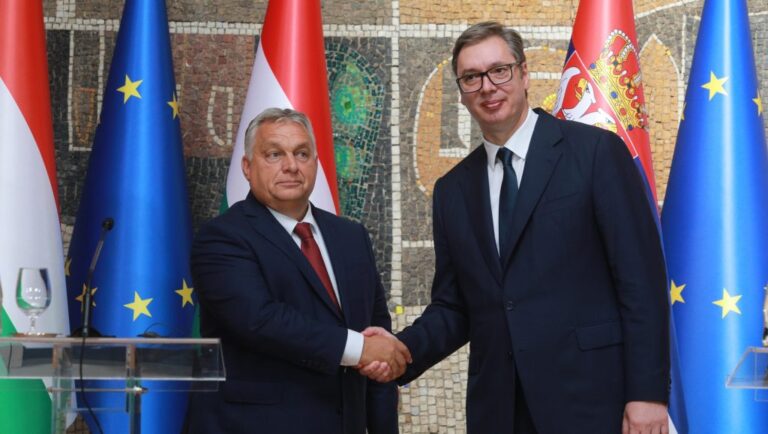 Szijjártó is reagált: Nem engedjük, hogy a magyar emberekkel a mostani rezsiárak háromszorosát fizettessék meg