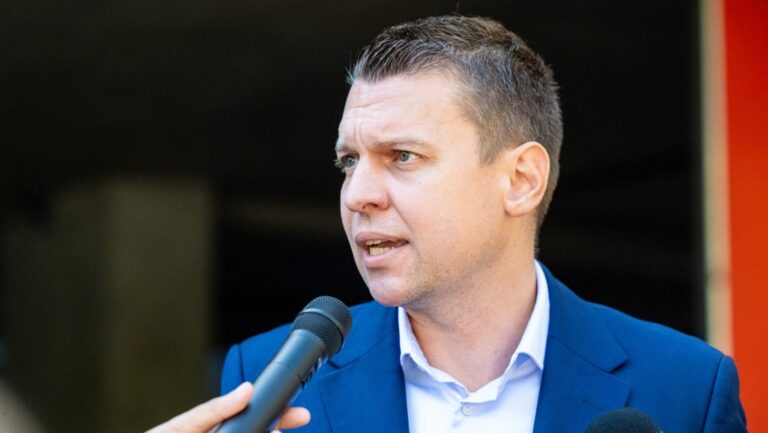 Menczer Tamás arról, mit érzett a mandátumáról való lemondáskor: Nagyon rendben vagyok