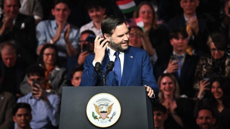 Vance beszédje elején felhívta Trumpot