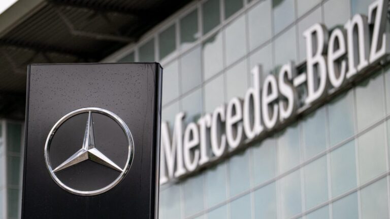 A Mercedes-Benz fontolgatja a belépést a védelmi piacra