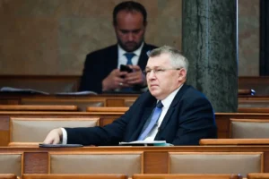A választások előtt 40 milliós NKA-támogatást kapott egy Fideszhez köthető szervezet, aminek a székhelyén csak egy romos épület áll