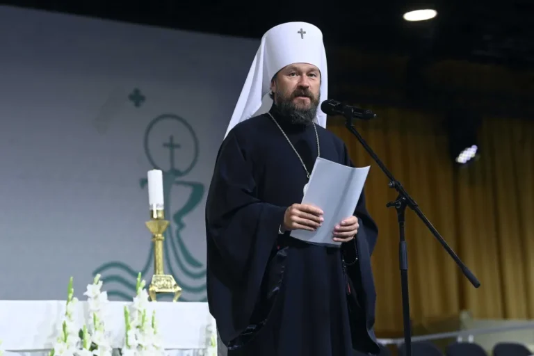 Őrizetbe vették Hilarion metropolitát Csehországban, gyanús fehér anyagot találtak a csomagtartójában