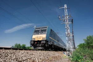 Sok év késés után áram alatt a röszkei vasút