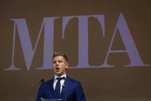 Magyar Péter az MTA-n: Kialakítjuk azt a kutatóhálózati modellt, ami hosszú távon biztosítja a működést