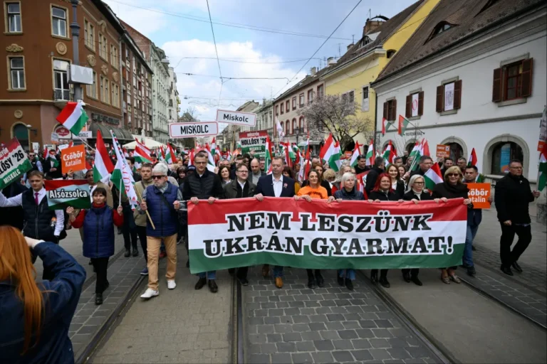 „Ez a kampány belülről is szörnyű volt” – zsarolásokról és értelmetlen pénzszórásról beszél a Fideszből kilépő miskolci önkormányzati képviselő